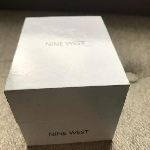 Women's Nine West watch - Picture 3 of 3